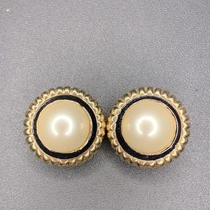Vintage Ciner Clip-on Earrings